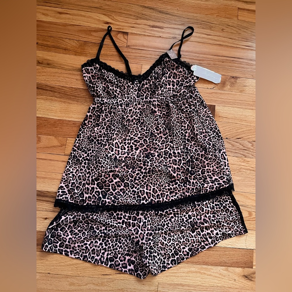 NWT Marilyn Monroe Pink and Black Leopard Print Women's Sleepwear Set - XL